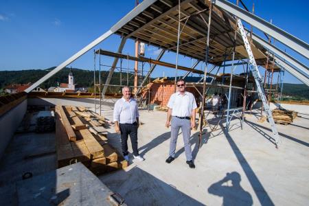 Občinski svet prisluhnil izčrpnemu poročilu predstavitvi projektov Občine Ivančna Gorica 4